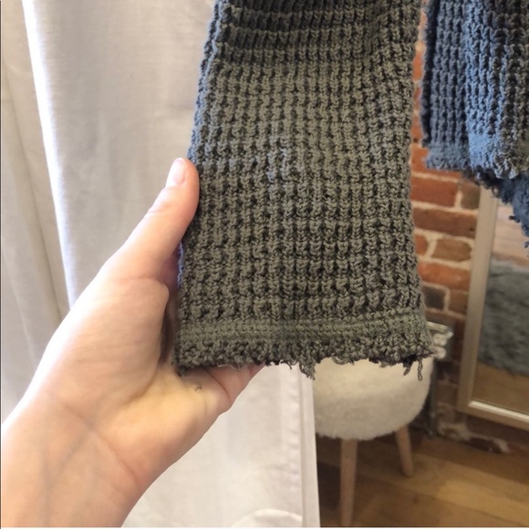 FREE PEOPLE | Sweater Cold Shoulder - Picture 3 of 4